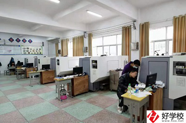 漣源市工貿(mào)職業(yè)中專學校辦學條件怎么樣？