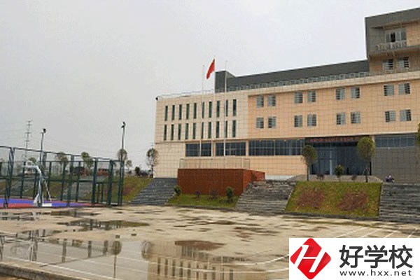 婁底環(huán)宇中職是公辦還是私立學(xué)校？有什么專業(yè)？