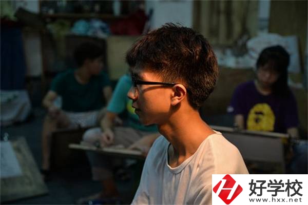 湖南職業(yè)高考簡(jiǎn)單嗎？考試都考些什么內(nèi)容？