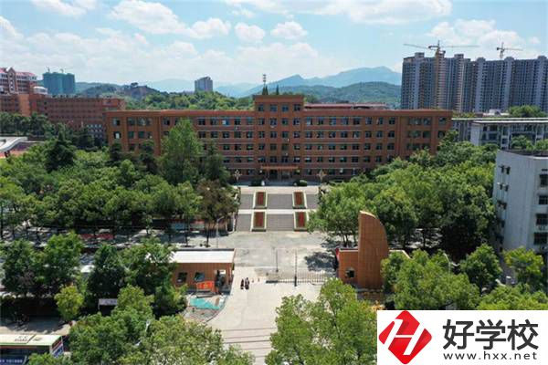 婁底最好的師范職校是哪所？師范專(zhuān)業(yè)好就業(yè)嗎？