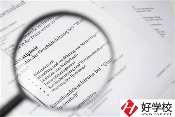 在湖南選職校要不要看招生簡(jiǎn)章？有什么內(nèi)容？