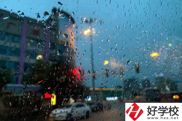 想學(xué)醫(yī)學(xué)專業(yè)，湖南有哪些中職學(xué)?？梢赃x?