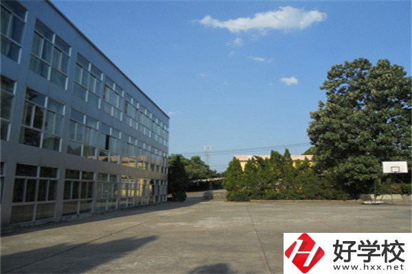 邵陽什么職校能學(xué)服裝設(shè)計？有什么報名方法？