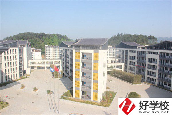 懷化有少數(shù)民族特色的中職有哪些？辦學(xué)條件怎么樣？
