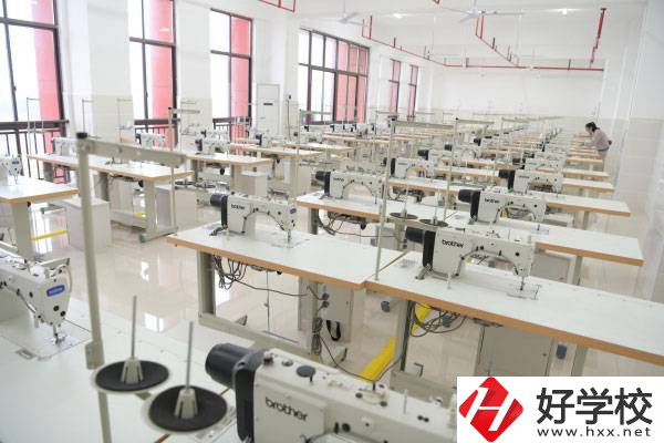 華容縣職業(yè)中專有哪些特色專業(yè)？