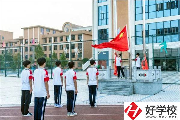 新化縣楚怡工業(yè)學(xué)校開設(shè)了哪些專業(yè)？