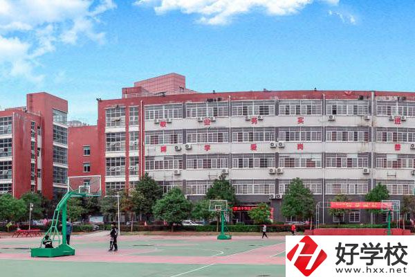 長沙中部鐵路航空學(xué)校的報(bào)名流程和要求是什么？