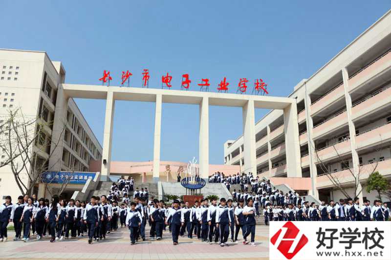長沙市電子工業(yè)學(xué)校值得去嗎？實訓(xùn)條件怎么樣？